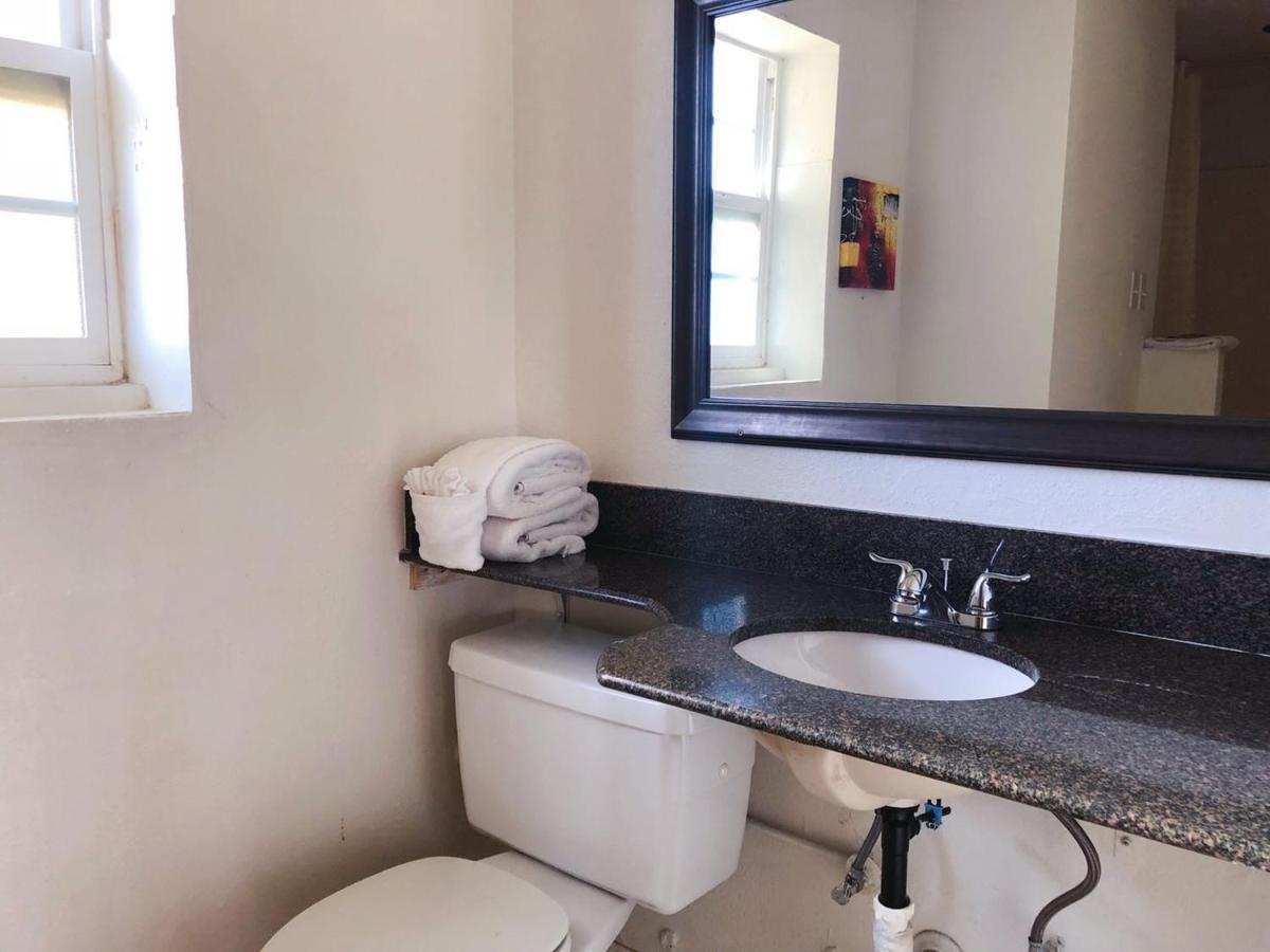 Royal Inn And Suites ヘメット エクステリア 写真