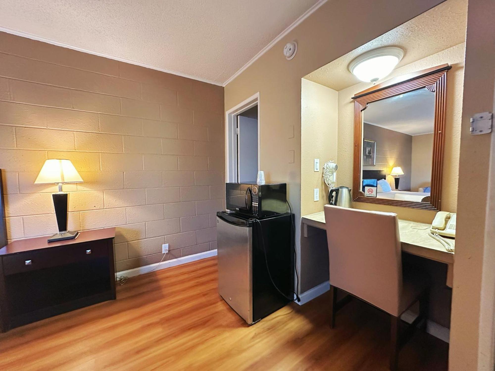 Royal Inn And Suites ヘメット エクステリア 写真