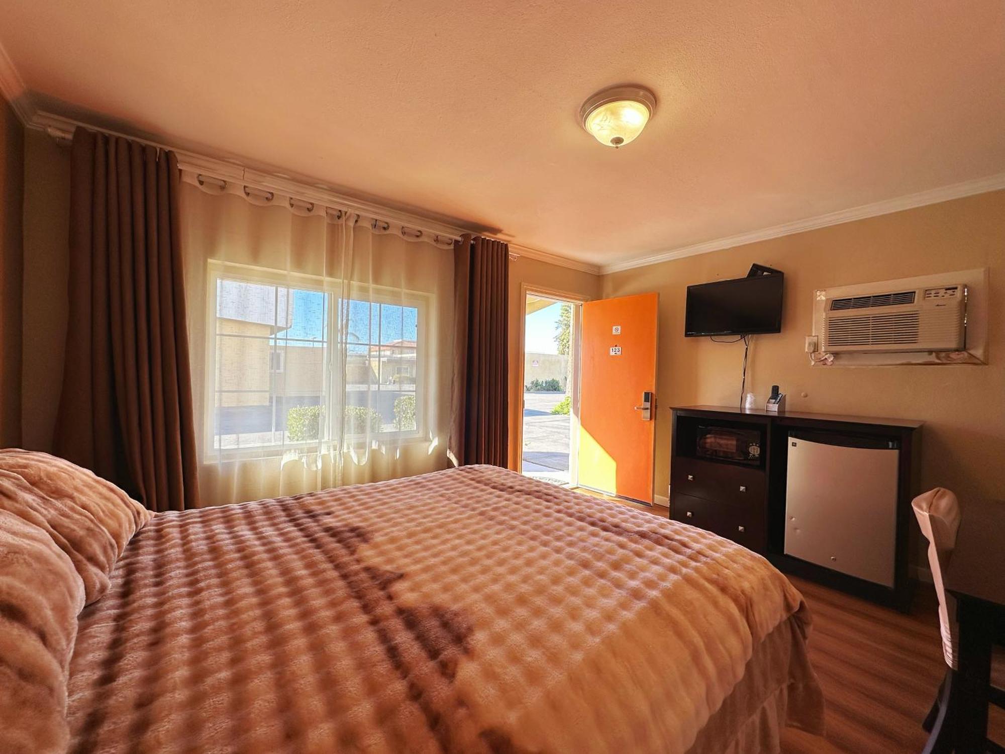 Royal Inn And Suites ヘメット エクステリア 写真