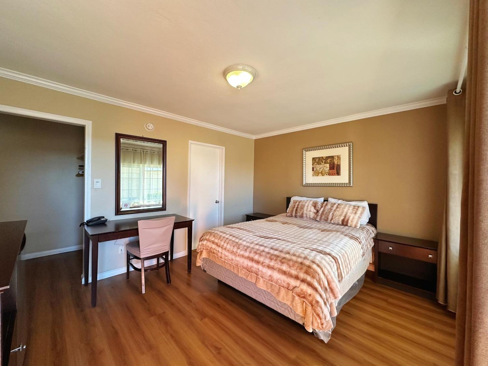 Royal Inn And Suites ヘメット エクステリア 写真