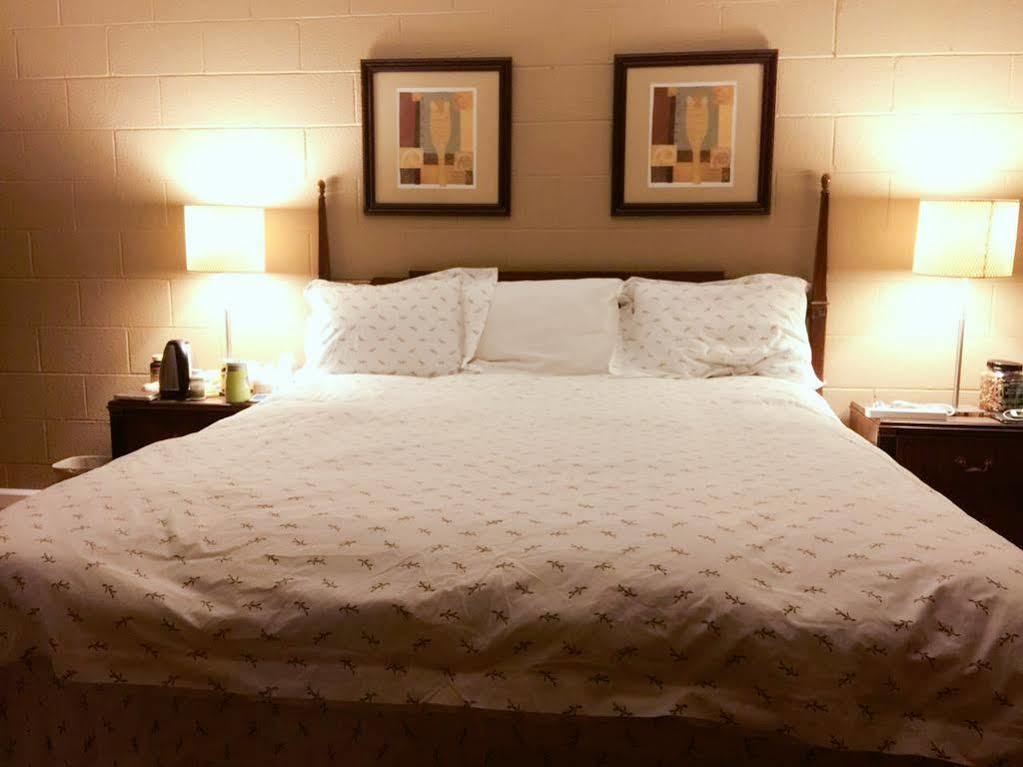 Royal Inn And Suites ヘメット エクステリア 写真