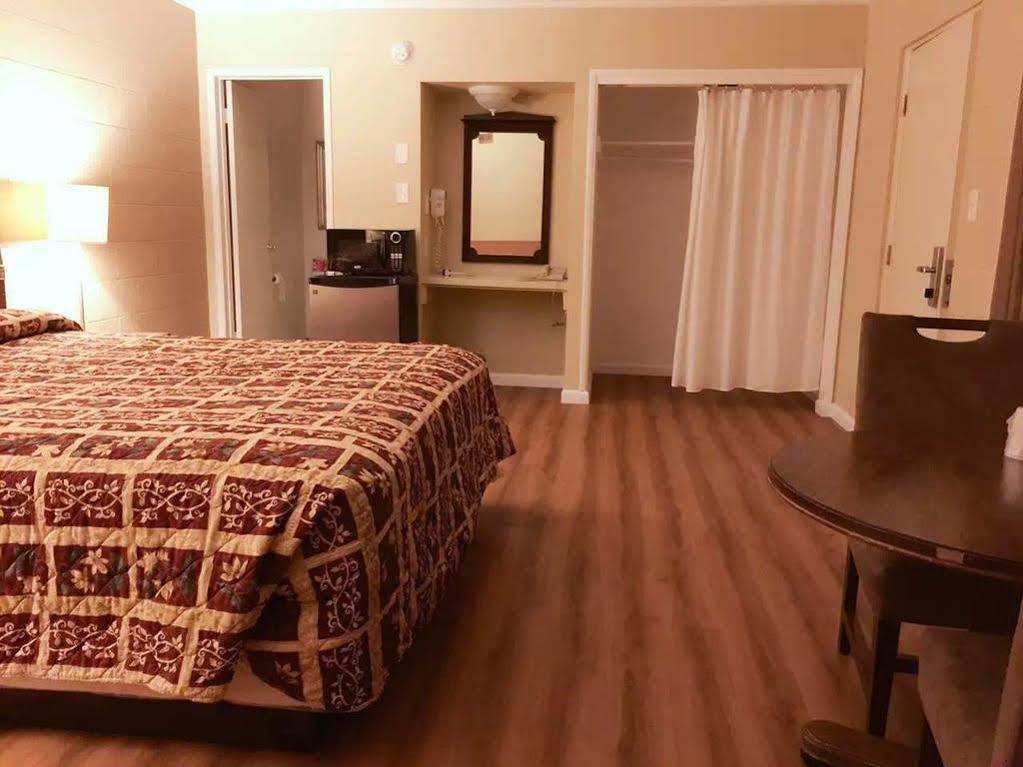 Royal Inn And Suites ヘメット エクステリア 写真
