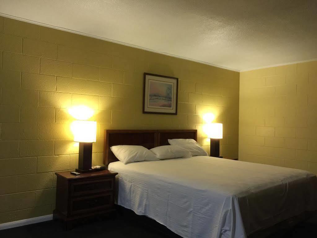 Royal Inn And Suites ヘメット エクステリア 写真