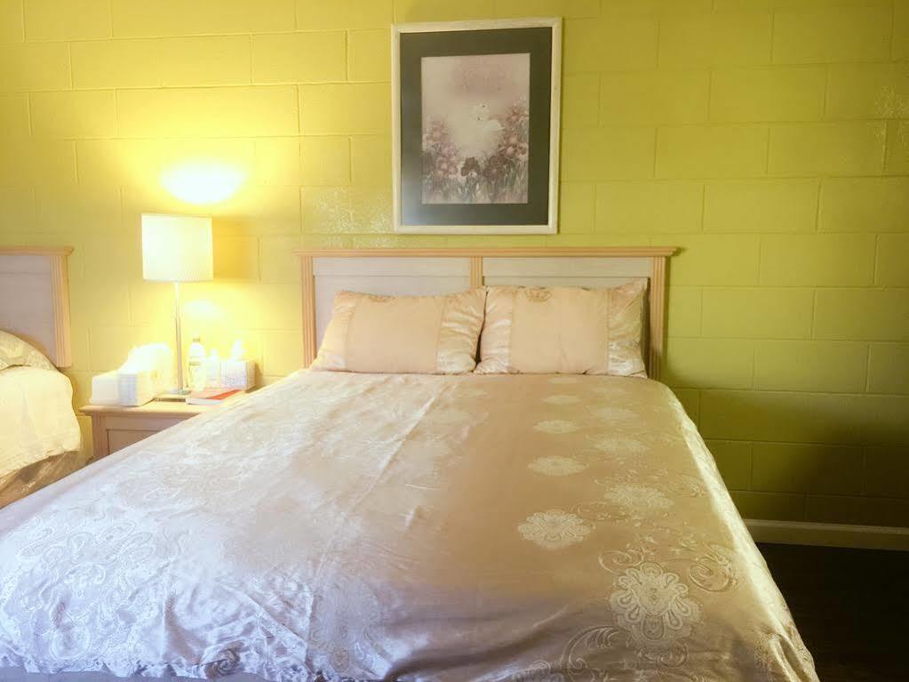 Royal Inn And Suites ヘメット エクステリア 写真